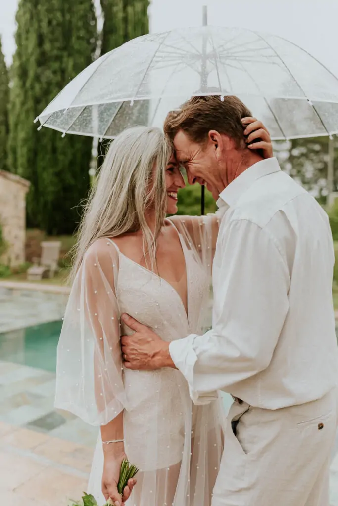 Mariage sous la pluie : conseils de photographe dans le Var - Photo Nencioni Nathalie - Domaine MP Lorgues