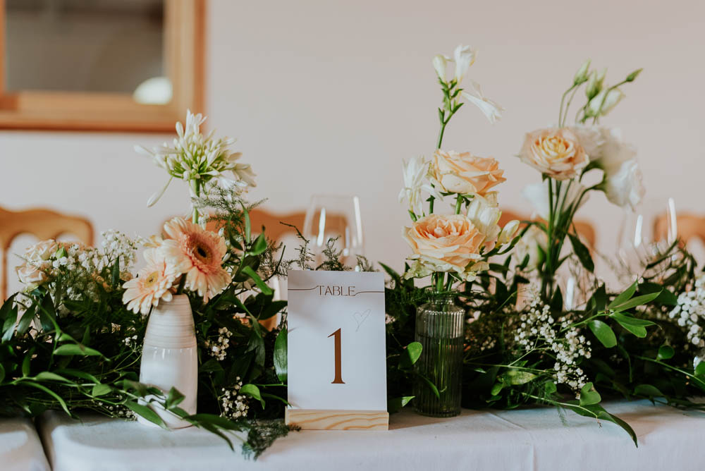 Décoration florale table des mariés
