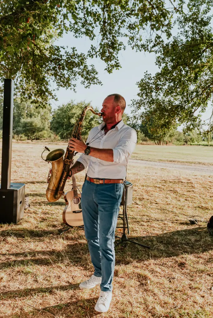 Cocktail avec saxophoniste, Château st Julien d'Aille - Photo Nencioni Nathalie